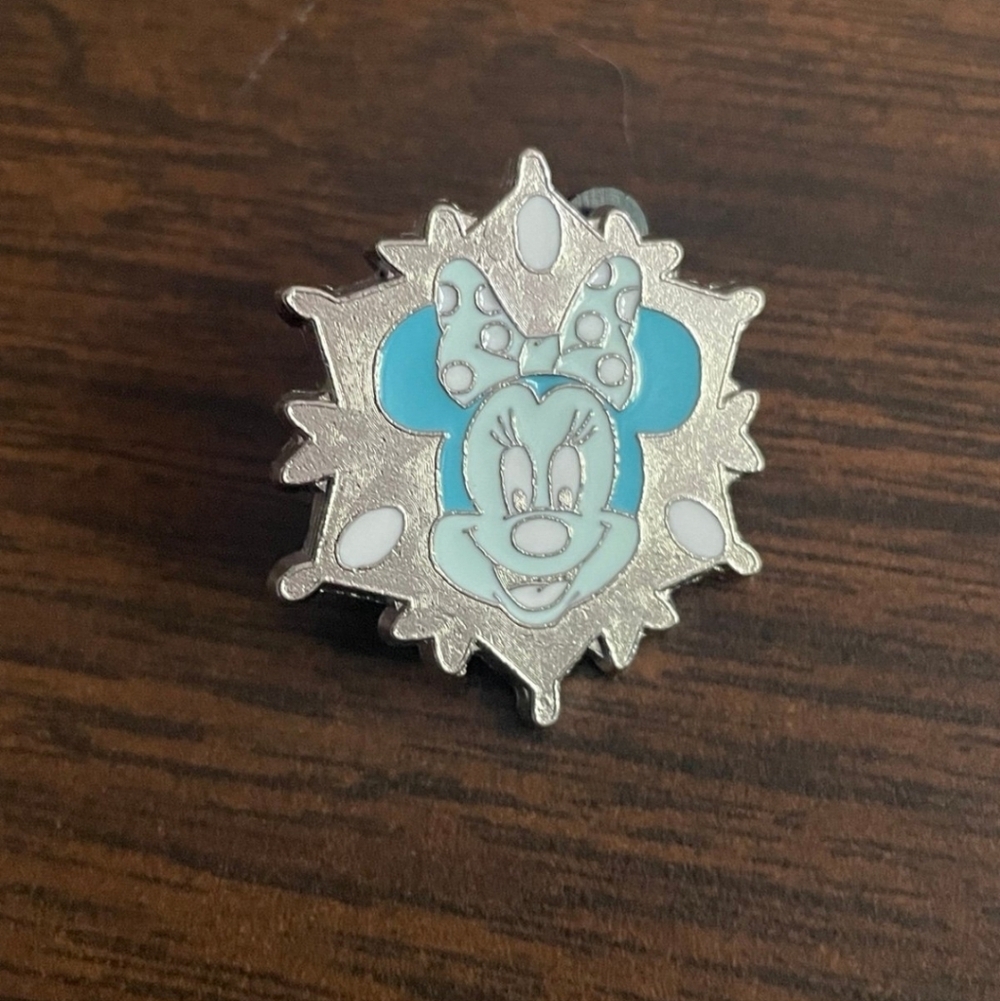Disney Minnie Mouse Silver and Light Blue Pin